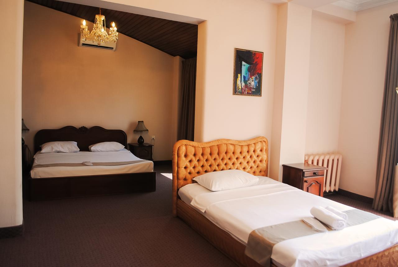 Hotel Sympatia Tbilisi Exterior photo