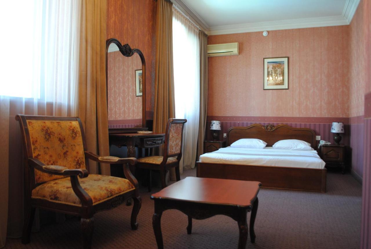Hotel Sympatia Tbilisi Exterior photo