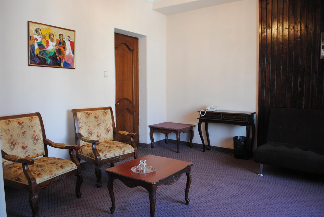 Hotel Sympatia Tbilisi Exterior photo